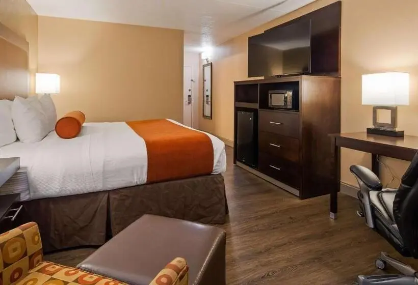 身障者適用キングサイズベッドルーム, Best Western Crossroads Of The Bluffs