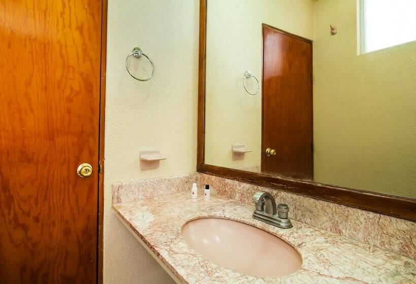 Pokój Standard, De La Loma