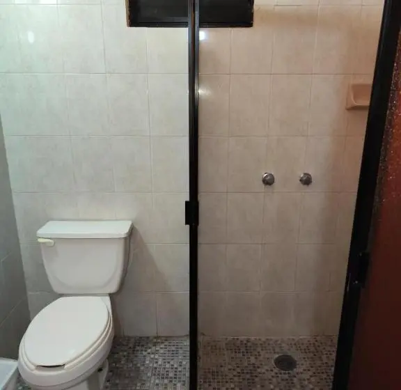 اتاق استاندارد با تخت بزرگ, J.b