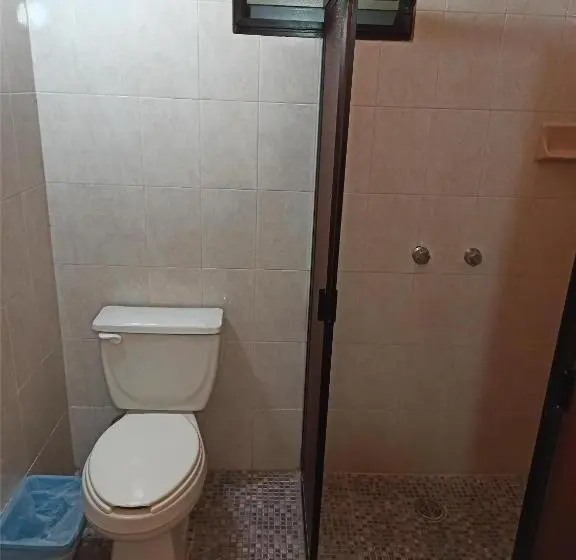 اتاق استاندارد با تخت بزرگ, J.b