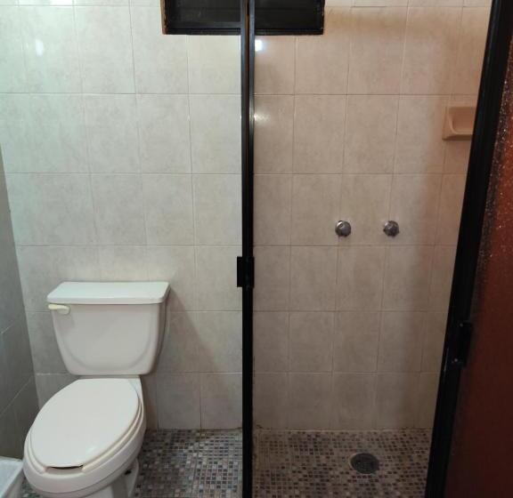 غرفه قياسيه سريرين مزدوجين, J.b