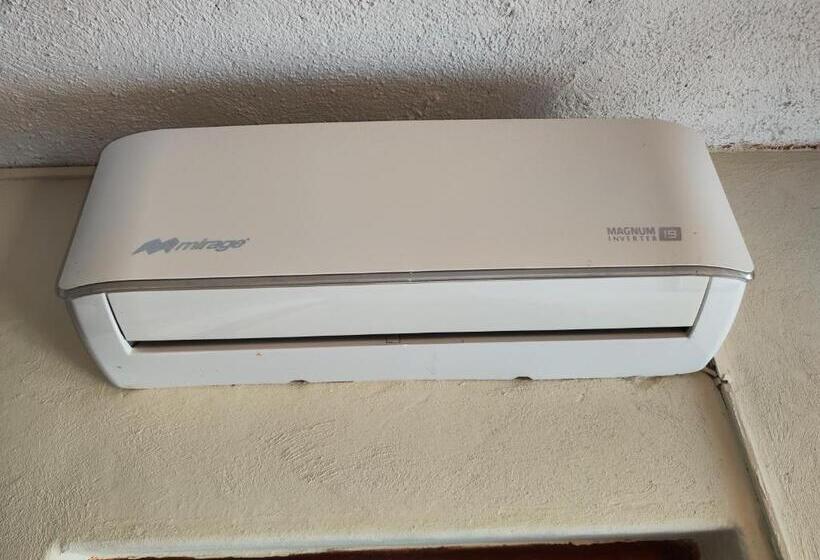 غرفه قياسيه سريرين مزدوجين, J.b