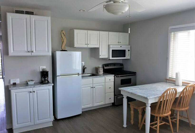 جناح مطلّ علي البحر, Sandpeddler Inn And Suites