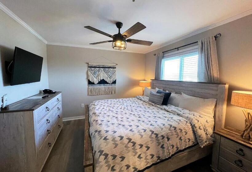 Люкс Кровать Кинг, Sandpeddler Inn And Suites
