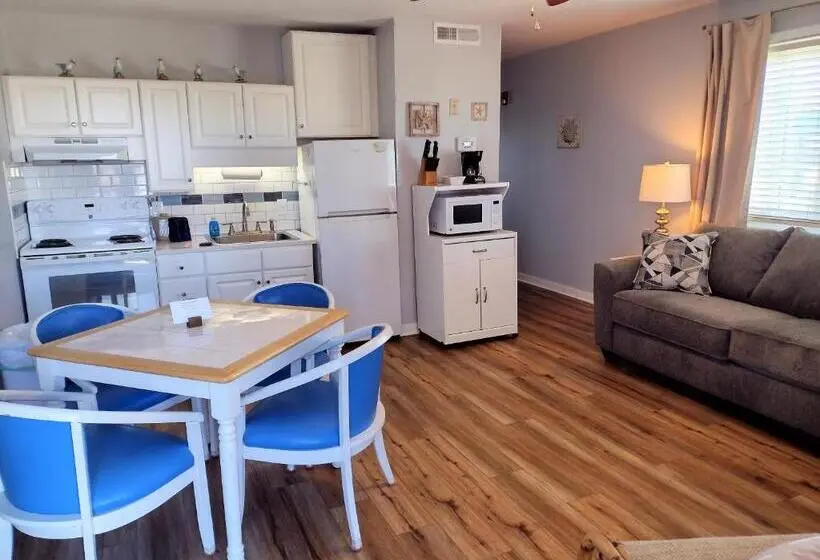 Suite Queen Bed, Sandpeddler Inn And Suites