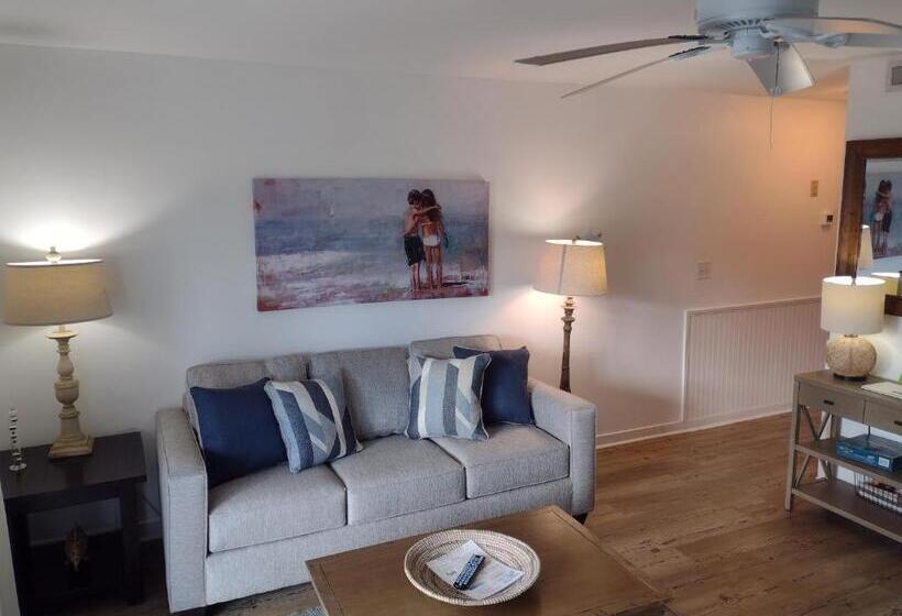 جناح سرير كينج, Sandpeddler Inn And Suites