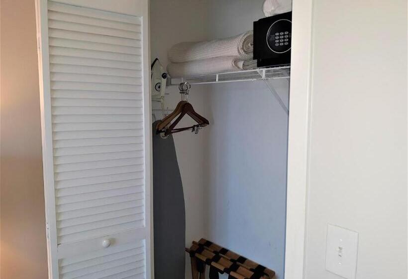 جناح مطلّ علي البحر, Sandpeddler Inn And Suites