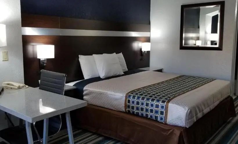 キングサイズベッドのスイートルーム, Homebridge Inn And Suites
