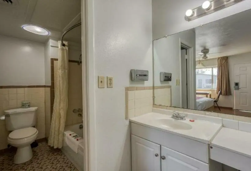 キングサイズベッドのスタンダードルーム, OYO Hotel Heber Springs Lakeside