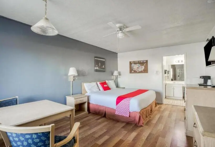 身障者適用キングサイズベッドルーム, OYO Hotel Heber Springs Lakeside