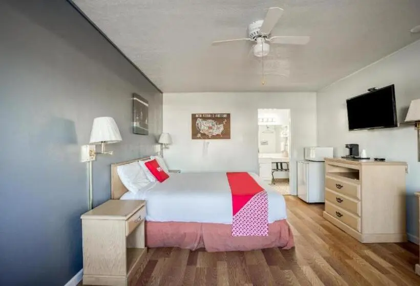身障者適用キングサイズベッドルーム, OYO Hotel Heber Springs Lakeside