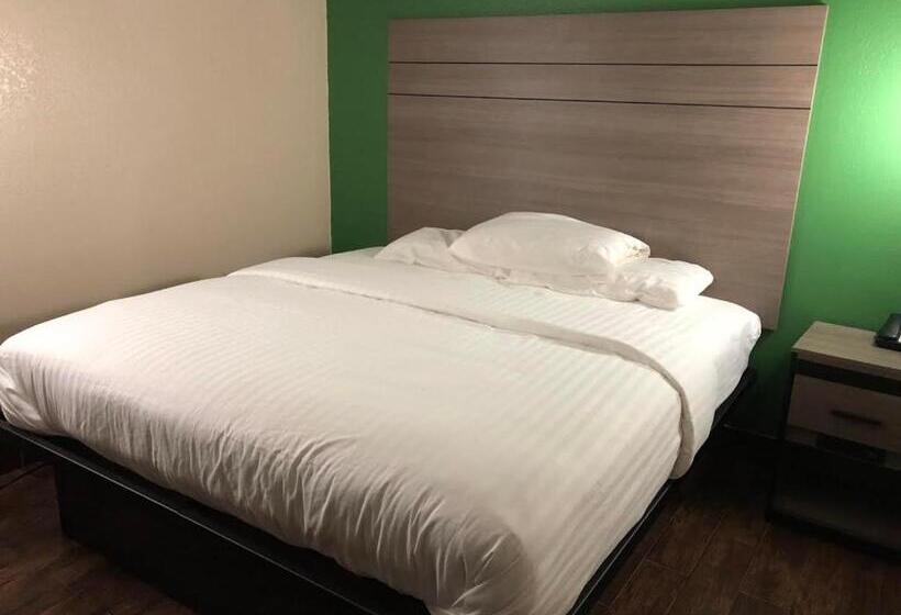 Люкс Deluxe Кровать Кинг, Travelers Inn & Suites