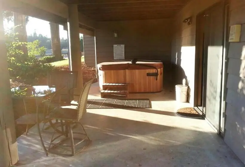 Deluxe Suite King Bed, Wildwood Farm Bed & Breakfast