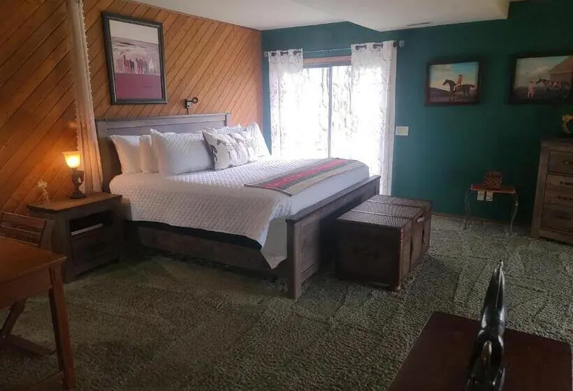Deluxe Suite King Bed, Wildwood Farm Bed & Breakfast
