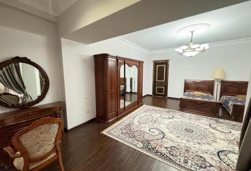 Habitació Estàndard, Fly77