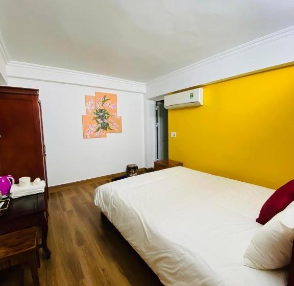 اتاق لوکس, Khuyên Ngọc