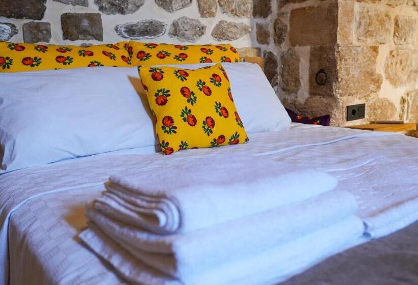 اتاق لوکس, Beyt Merin Konağı