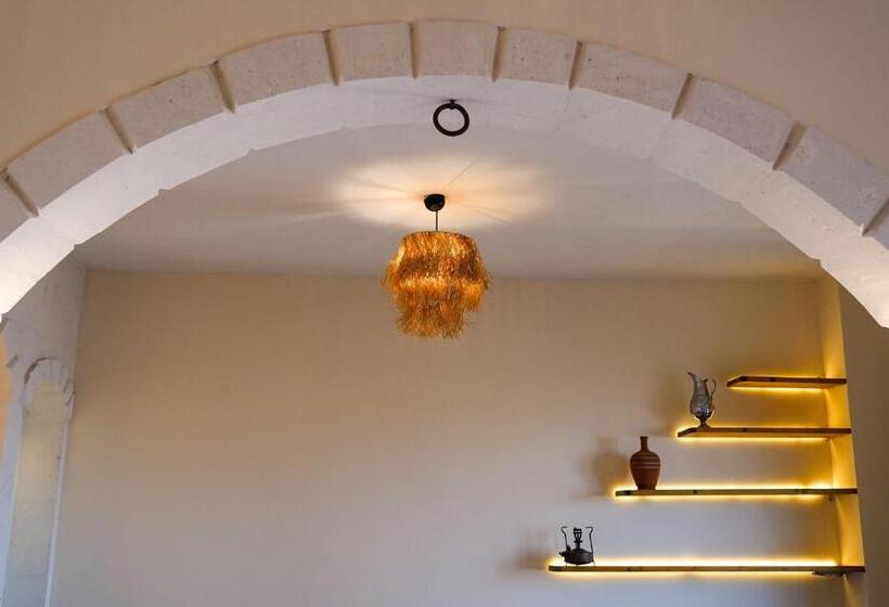 اتاق لوکس با بالکن, Beyt Merin Konağı