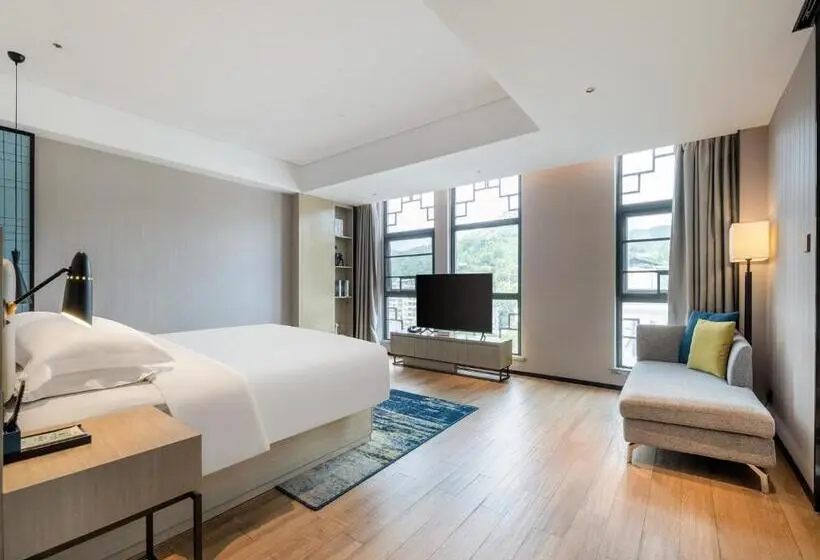 سوییت با چشم‌انداز کوه, Echarm Hotel Baise Xilin