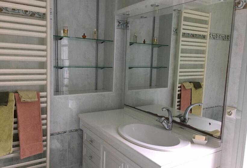 Номер Стандарт, Chambres D Hôtes De La Grande Maison