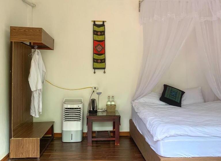 اتاق اکونومی, La Rosa House