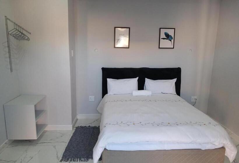 اتاق لوکس, Hills B&b Tsumeb