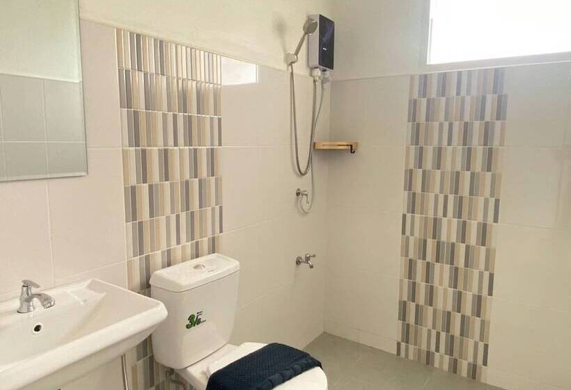 غرفة ديلوكس ثلاثية, Dino Homestay