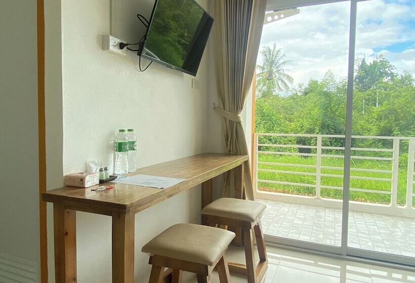 غرفة ديلوكس ثلاثية, Dino Homestay