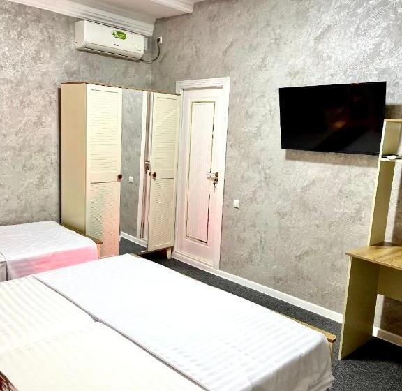 חדר סטנדרט לשלושה, Hayati