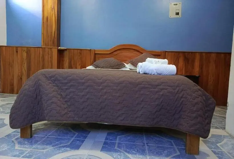 اتاق استاندارد چهار تخته, Hostal Los Cactus