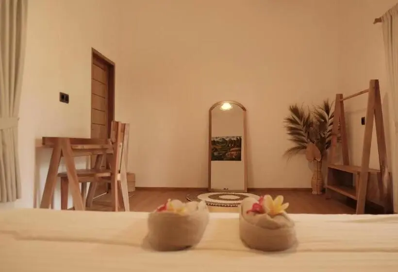 デラックスルーム, Alora House Lombok Tete Batu