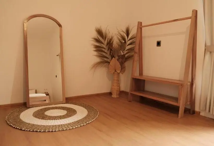 デラックスルーム, Alora House Lombok Tete Batu