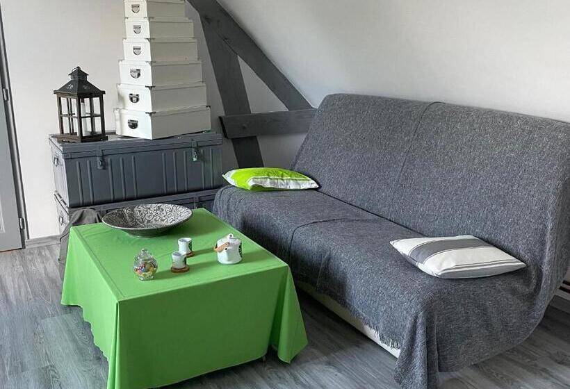 Семейный Номер, évasion Naturelle: Chambre D Hôtes Spacieuse Avec Piscine Et Confort à Montreuil Le Henri   Fr 1 410