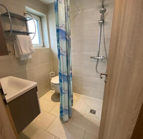Номер Стандарт, Monteurwohnung Am Kirchberg