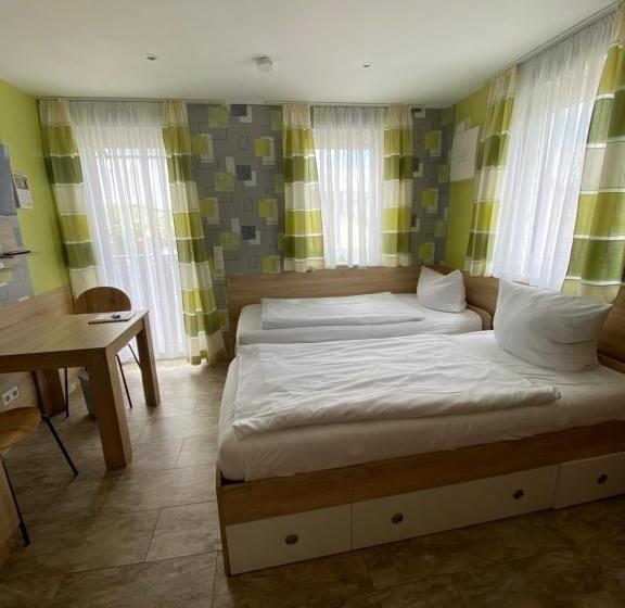 Номер Стандарт, Monteurwohnung Am Kirchberg