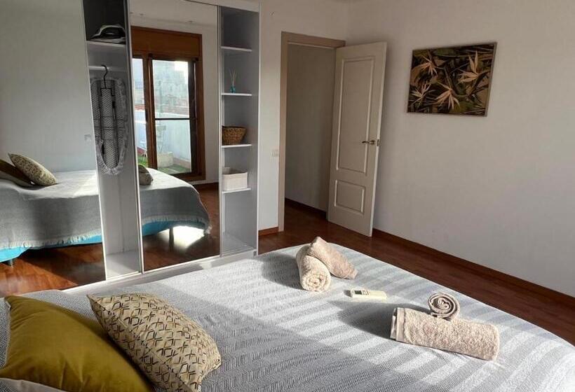 اتاق لوکس با بالکن, Private Double Room In A Shared Penthouse With Patios