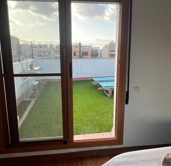 اتاق لوکس با بالکن, Private Double Room In A Shared Penthouse With Patios