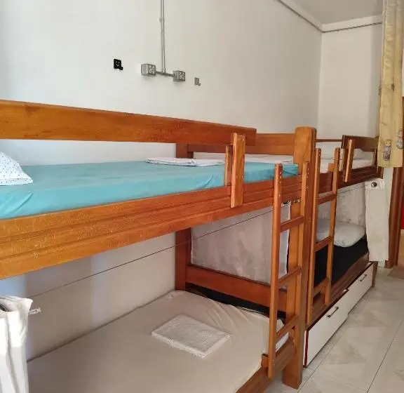ルームシェアのワンベッド, Hostel Albania Loft