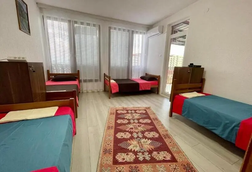 تختخواب در اتاق مشترک, Rooms Near Bus Station