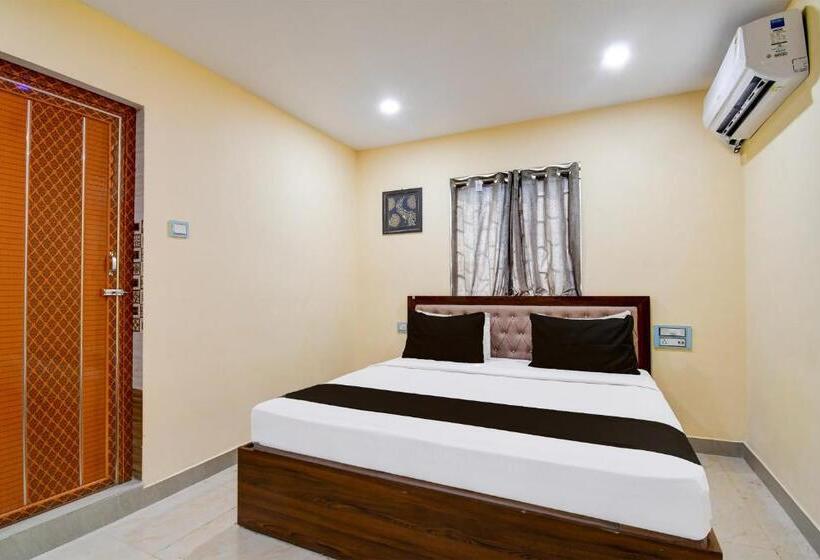 Classic Kolmen Hengen Huone, Oyo The Capital Prestige