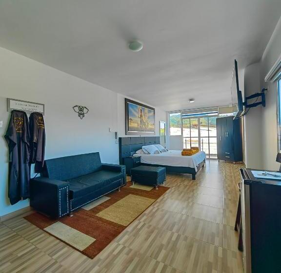 Номер Стандарт, Safaris Versalles