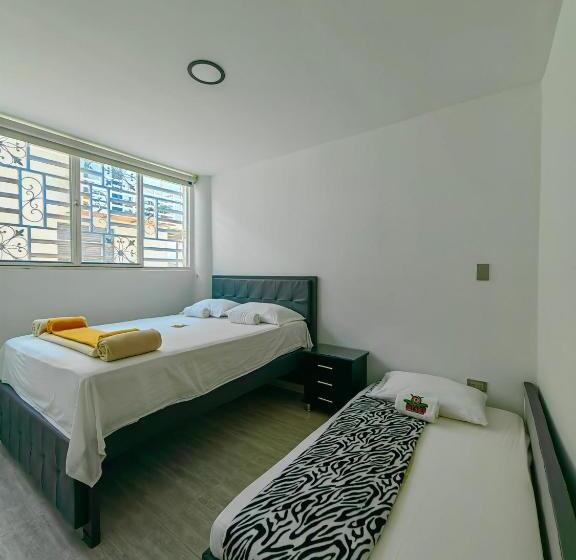 Номер Стандарт Трехместный, Safaris Versalles