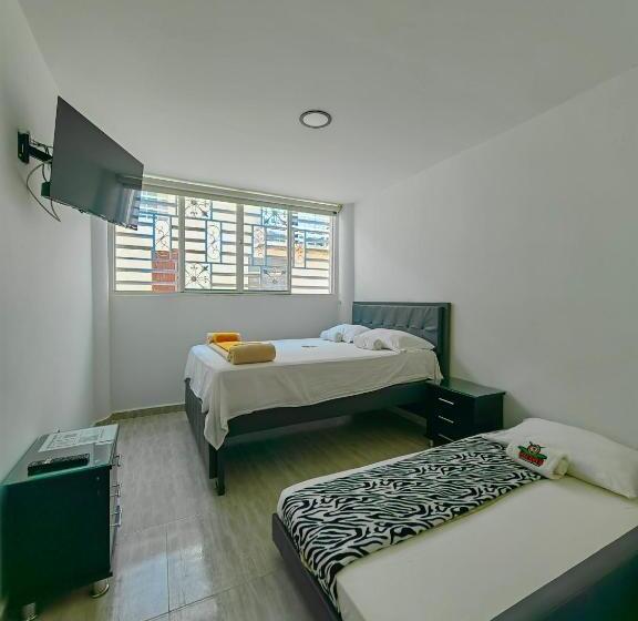 Номер Стандарт Трехместный, Safaris Versalles