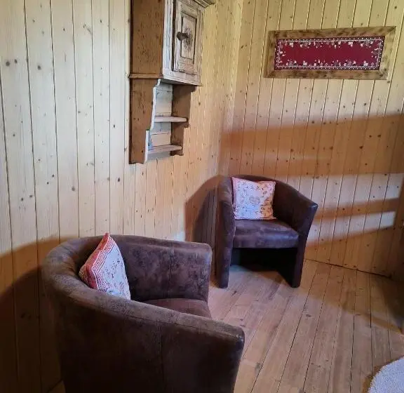 Familienzimmer Geteiltes Bad, ô Bercail