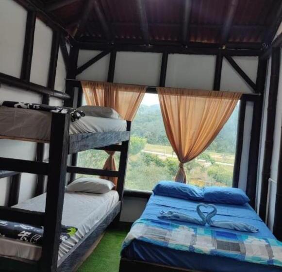 ファミリールーム, Colors Fantasy Guatape Backpackers And Travellers