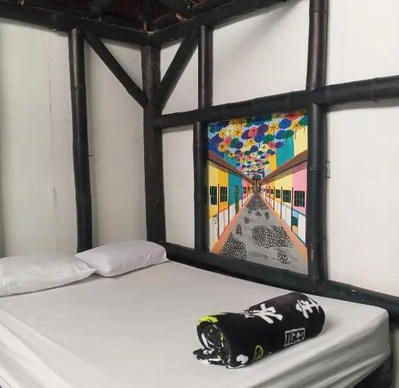 اتاق خانوادگی, Colors Fantasy Guatape Backpackers And Travellers