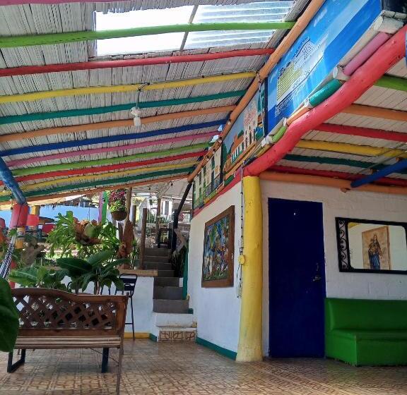 Standart Oda, Colors Fantasy Guatape Backpackers And Travellers