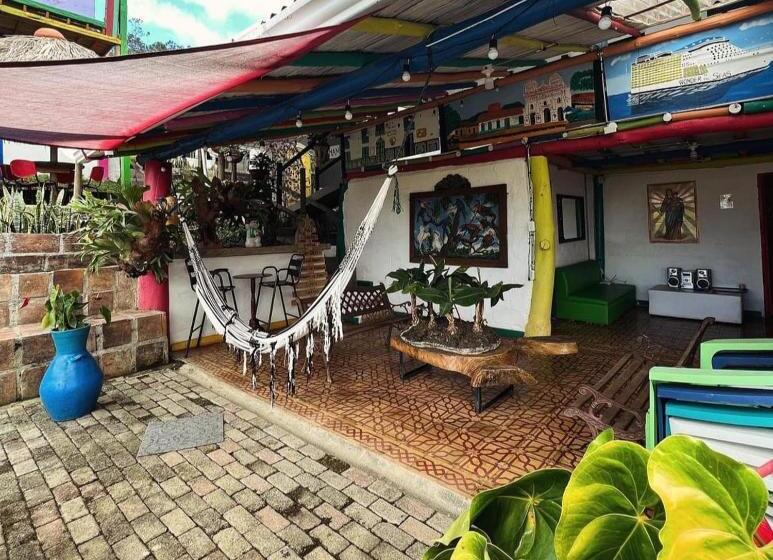スタンダードルーム, Colors Fantasy Guatape Backpackers And Travellers