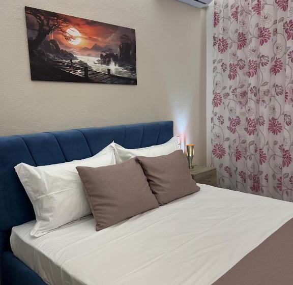 شقة غرفة واحدة, Coral Home