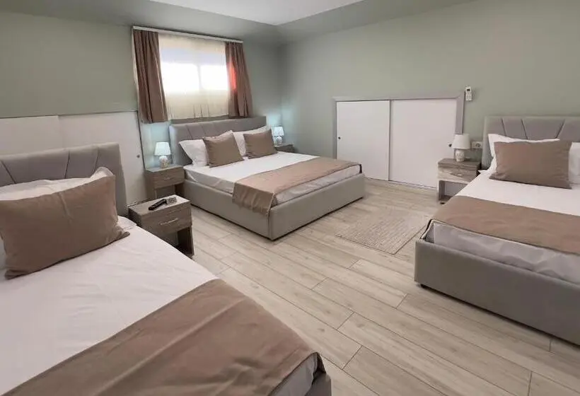 スタンダード４人部屋, Coral Home